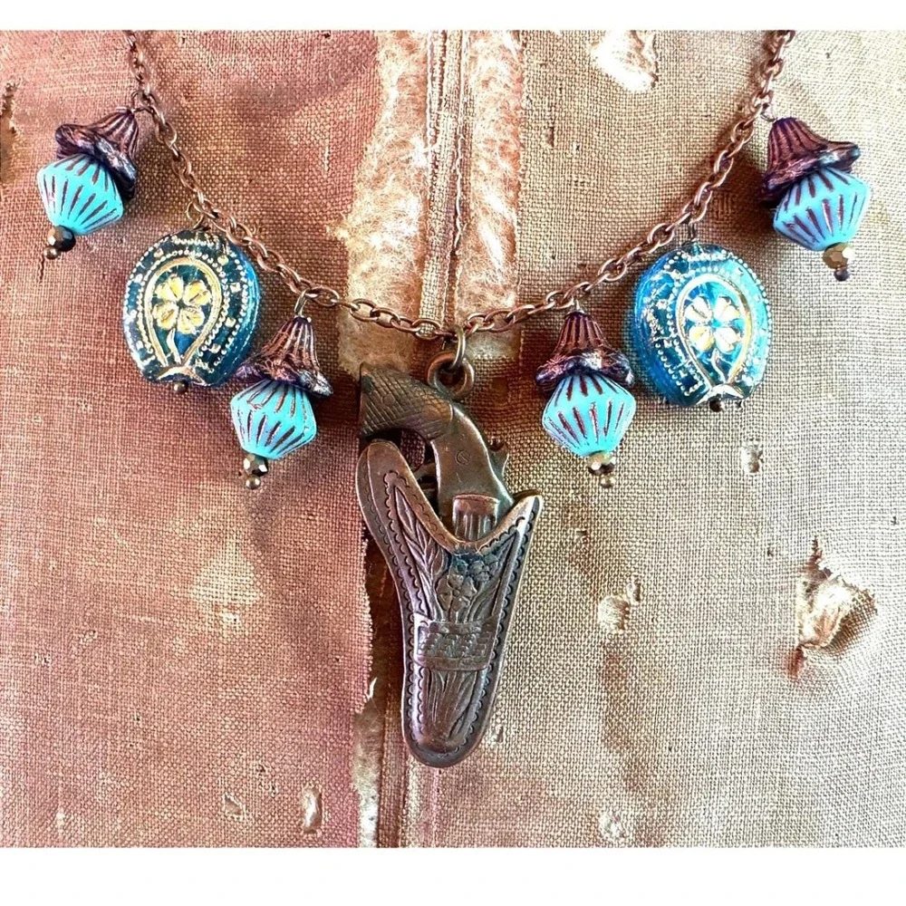 Western Gun Charm Necklace‎ Czech Glass Horseshoe Lucky Charm Copper Necklace